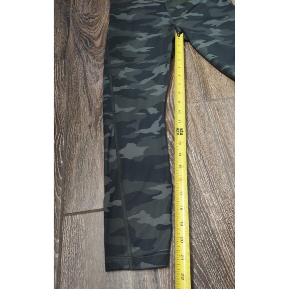 Athleta Ultimate 7/8 Camo Tight Leggings Womens Size Small - Picture 9 of 11